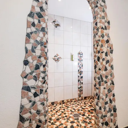 Family Maximilian בית נופש