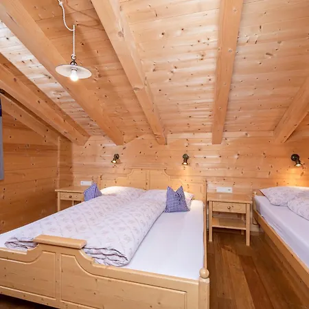 Family Maximilian טוקס